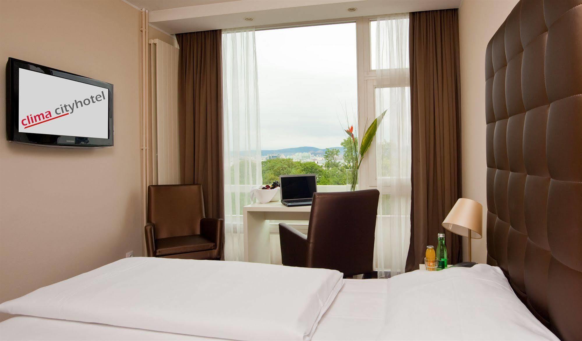 Pakat Hotel 3*